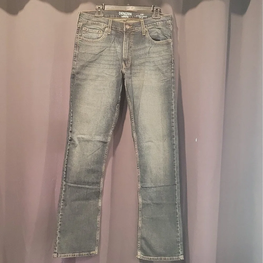 Denizen from Levi's Men's Blue Light Wash Straight Fit Stretch Jeans